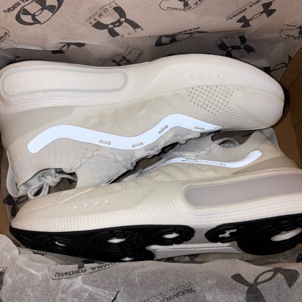 Under Armour Men's PHANTOM 4 Brand new size 12